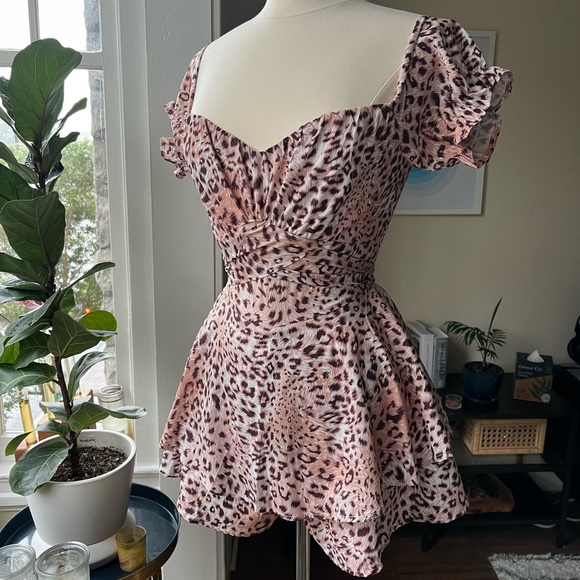 2Bella leopard print romper perfect for a sorority formal or jungle theme party - Picture 4 of 8